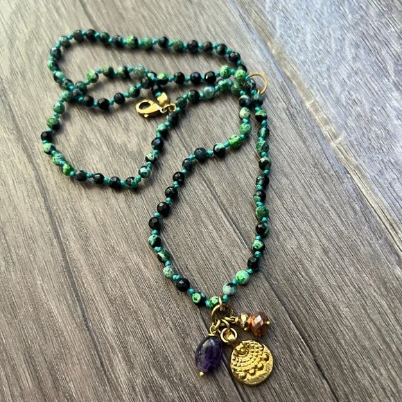 Handmade hand knotted vibrant green agate necklace with charm cluster - Picture 12 of 12